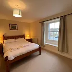 House - Sleeps 10 Pet Friendly & Parking Tatil Evi *