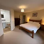 House - Sleeps 10 Pet Friendly & Parking Tatil Evi