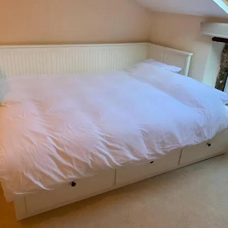 House - Sleeps 10 Pet Friendly & Parking 펜션 *