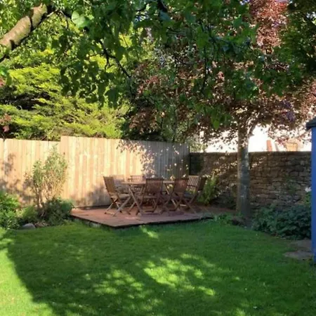 House - Sleeps 10 Pet Friendly & Parking
