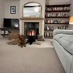 House - Sleeps 10 Pet Friendly & Parking * Wigton