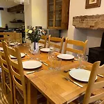 House - Sleeps 10 Pet Friendly & Parking * Wigton