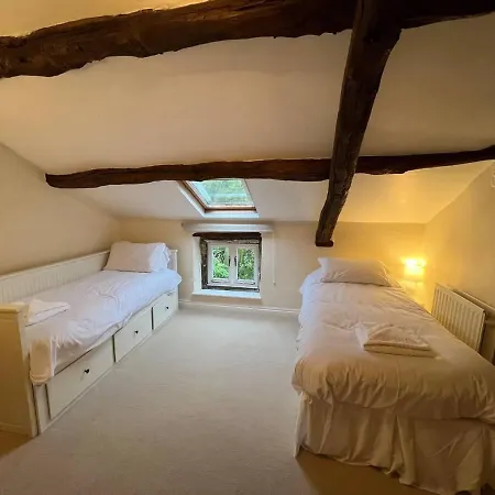 Stunning 4-bed Grade Ii House In The District Holiday home *