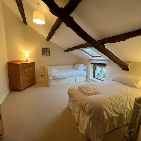 Holiday home Stunning 4-bed Grade Ii House In The District