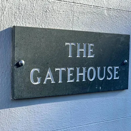 House - Sleeps 10 Pet Friendly & Parking