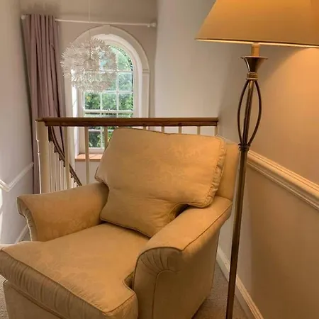 Holiday home Stunning 4-bed Grade Ii House In The District