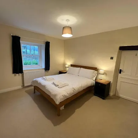 Holiday home Stunning 4-bed Grade Ii House In The District *