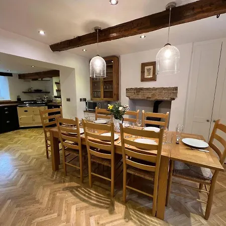 Stunning 4-bed Grade Ii House In The District Holiday home