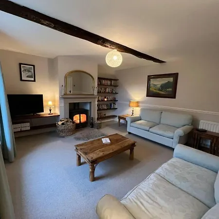 Holiday home Stunning 4-bed Grade Ii House In The District *