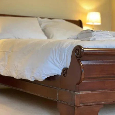 Сasa de vacaciones House - Sleeps 10 Pet Friendly & Parking *