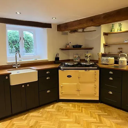 House - Sleeps 10 Pet Friendly & Parking Wigton