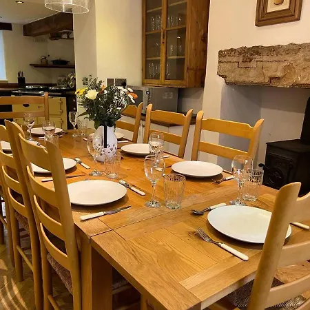 House - Sleeps 10 Pet Friendly & Parking * Wigton