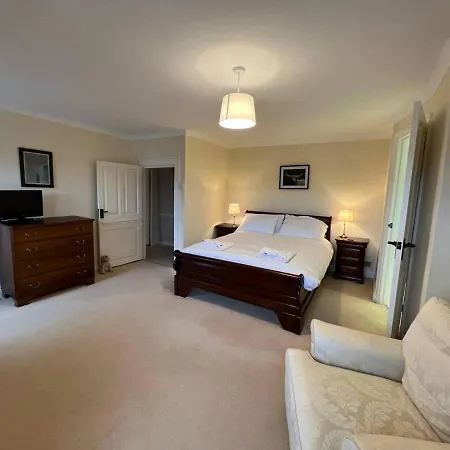 Stunning 4-bed Grade Ii House In The District *