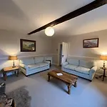 House - Sleeps 10 Pet Friendly & Parking Nyaraló Wigton